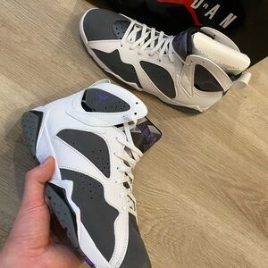 - Jordan 7 Retro Flint (2021) size US M 10